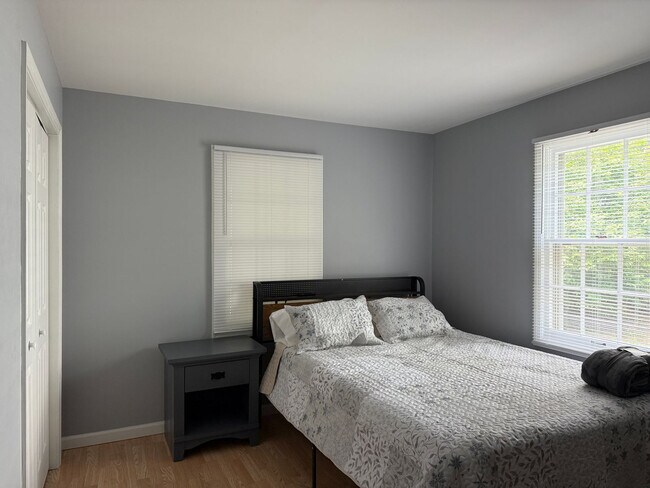 Building Photo - 501 N Dickson St