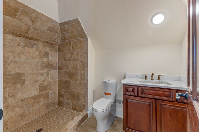 Building Photo - 5014 Mountview Pl