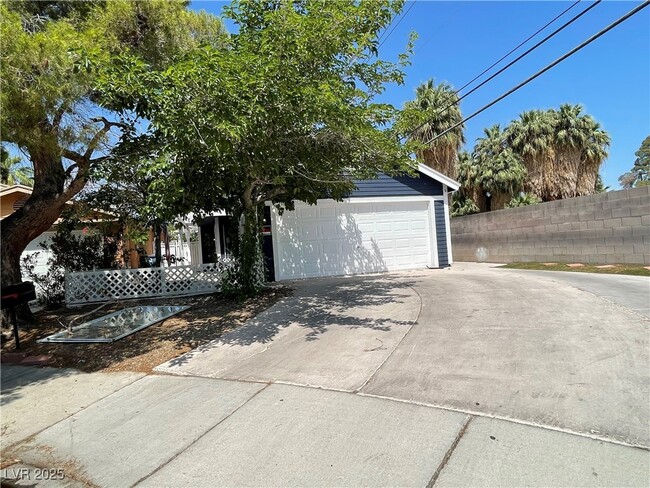 Building Photo - 5005 Celebrity Cir