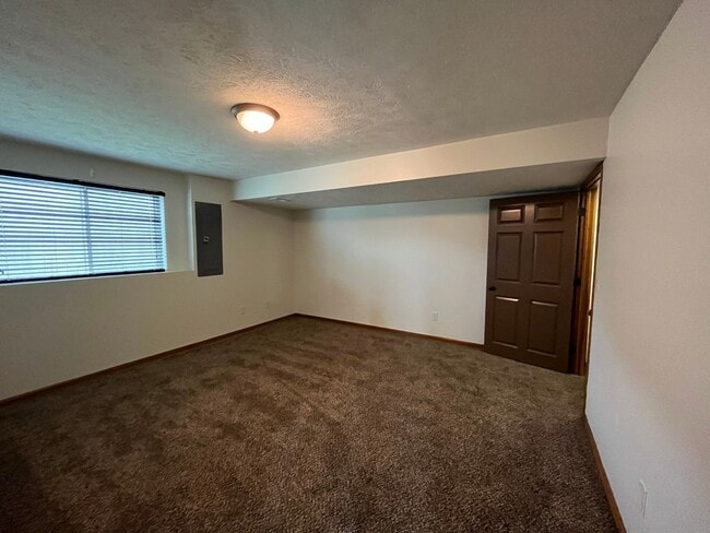 Building Photo - 8020 Renatta Dr