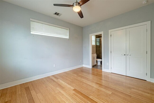 Building Photo - 1003 Valdez St