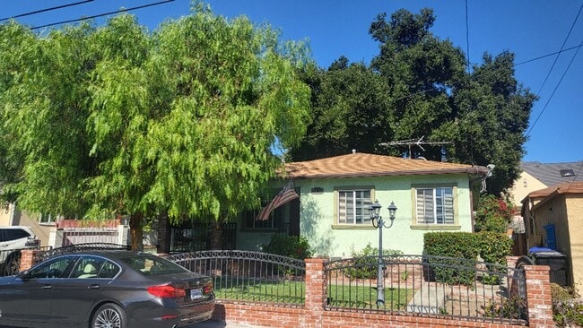 Building Photo - Coming Soon House in La Crescenta-Montrose