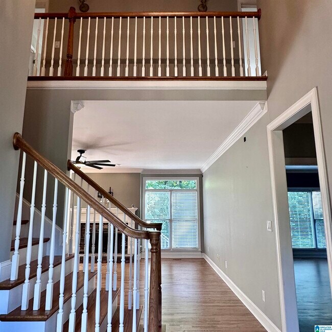 Building Photo - 5982 Valley Way