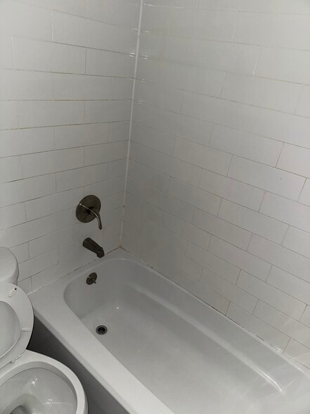 2 bedroom $1700 - 27 Hillside Ave