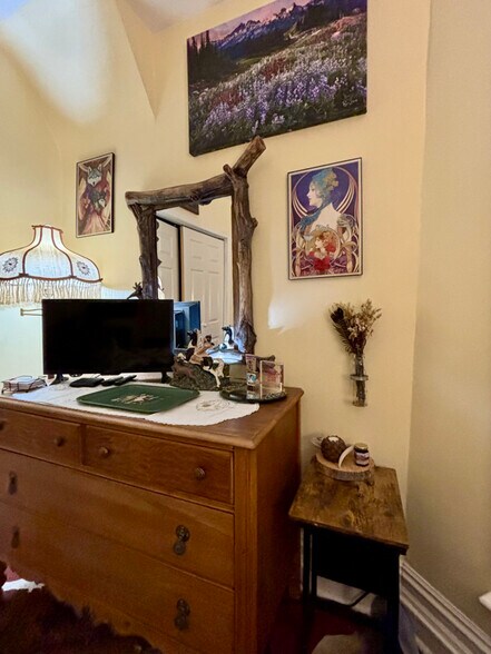 Building Photo - 425 S Washington St