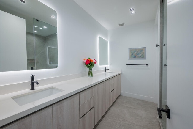 Building Photo - 6864 SW 80th St