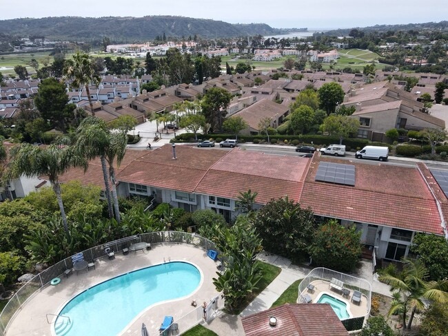 Building Photo - Luxurious Carlsbad Townhome with Ocean Views