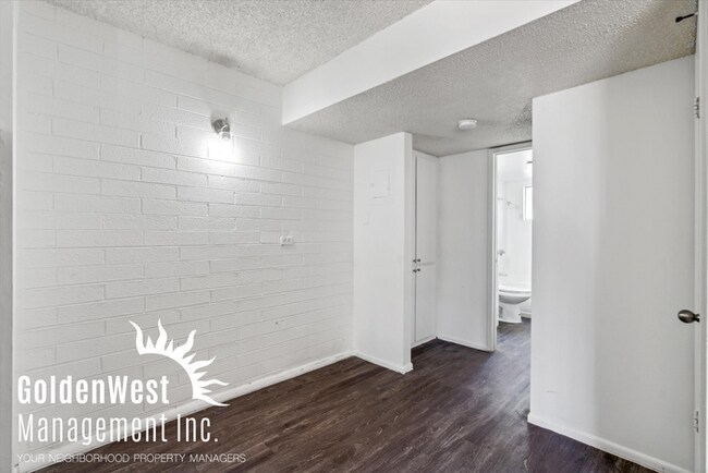 Building Photo - 1Bdm 1Ba Apartment in the Gated Deville Ap...