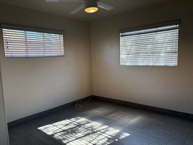 Building Photo - 3 Bedroom Brick Home