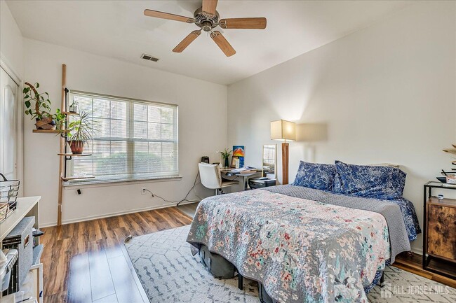 Building Photo - 913 Del Negro Ct