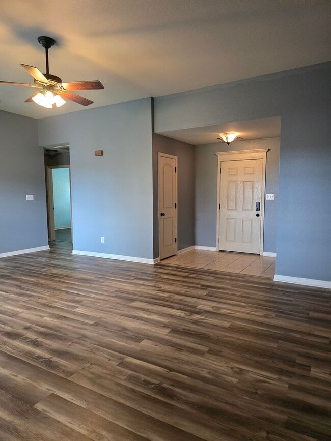 Building Photo - Family Home in LHSD