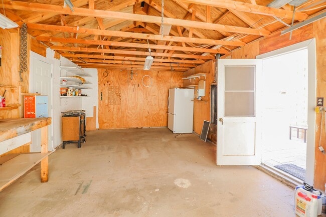 Building Photo - Roomy 3 Bedroom Home with Two Living Spaces