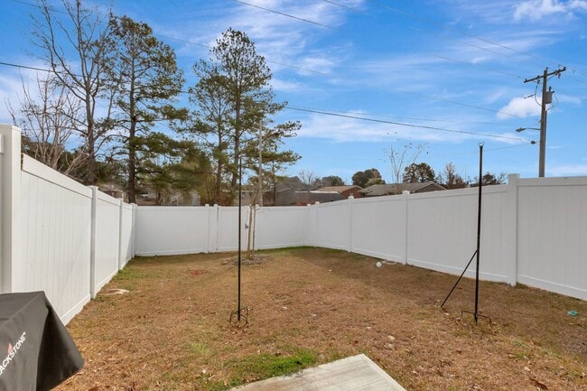 Building Photo - Townes at Merrimack