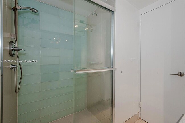 Building Photo - 5151 Collins Ave