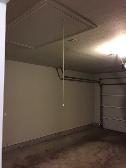 Building Photo - 207 Ashley Dr