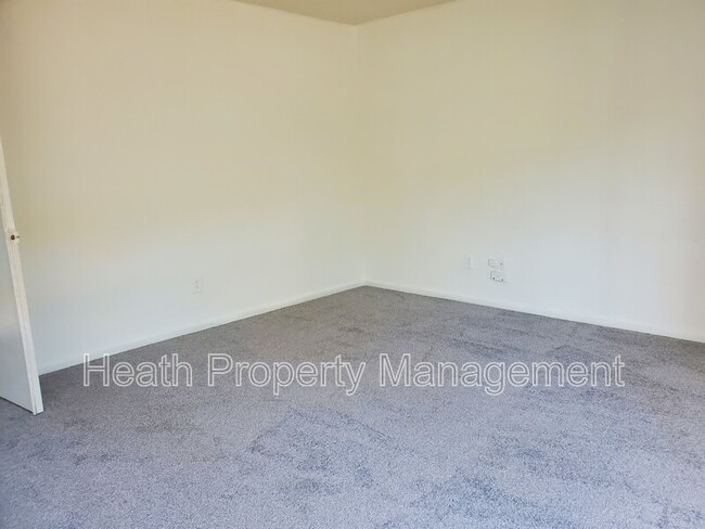 Building Photo - 4624 Landscape Dr