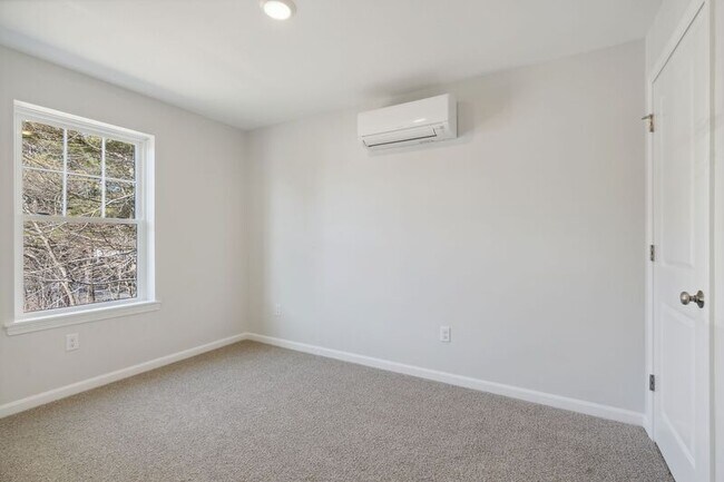 Building Photo - 16 Cardinal Ln