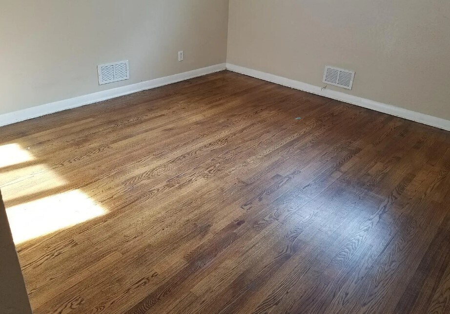 Hardwood Floors - 7141 Quivas