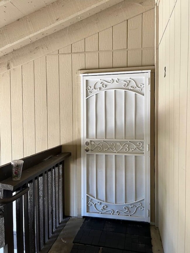 Building Photo - Beautifully remodeled 1 bedroom & 1 bath unit near Six Flags in Vallejo