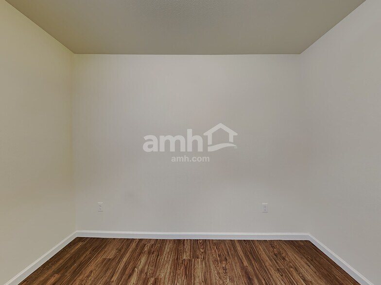 Building Photo - 2183 NW Woodland Dr