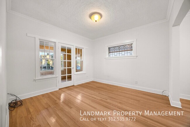 Building Photo - 3030 N Normandy Ave