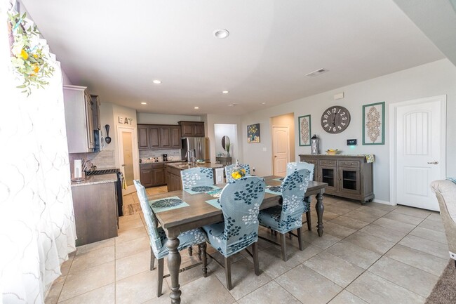 Building Photo - 6825 Jamestown St