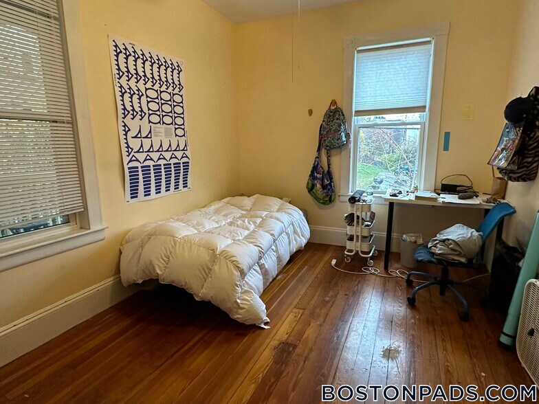 Building Photo - 83 Wensley St