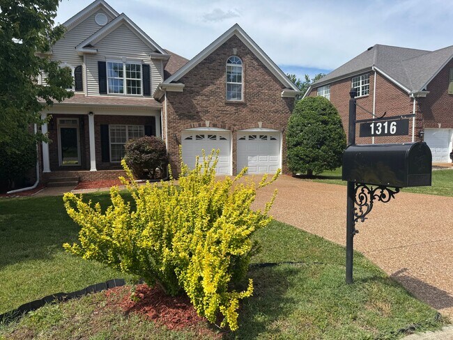 Building Photo - Brentwood 4BR Home