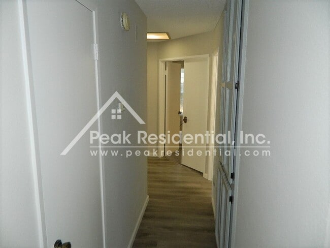 Building Photo - Very Nice 3 bd/2ba Elk Grove Home with 2 C...