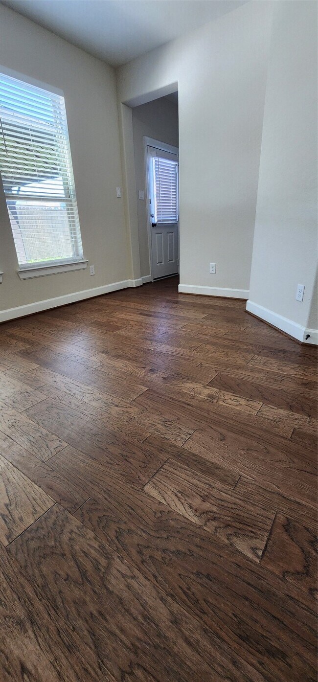 Building Photo - 4007 Centre Glen Dr