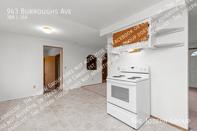 Building Photo - 943 Burroughs Ave