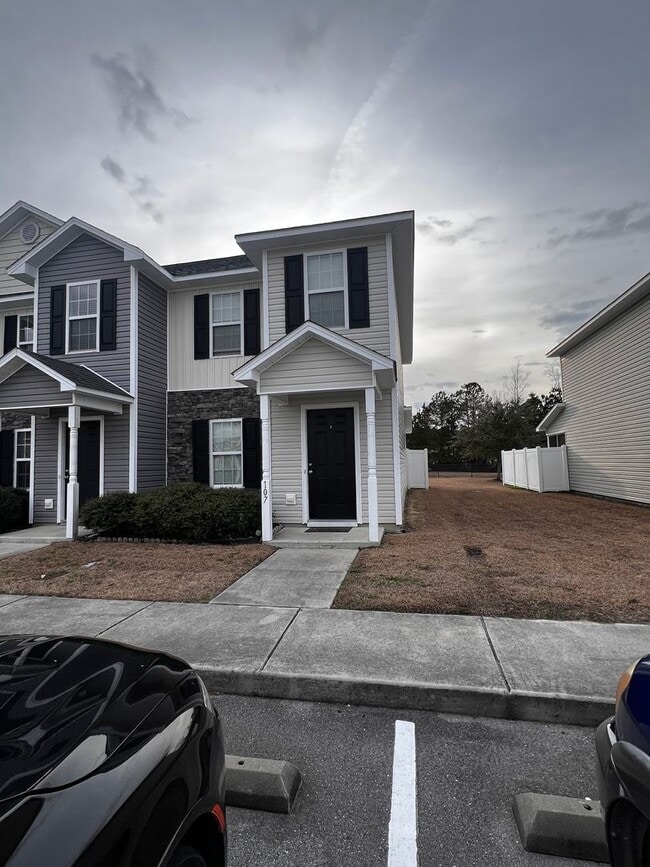 Building Photo - Nice two bedroom two and a half bath town home in Carolina Forest. Just minutes to area bases, be...
