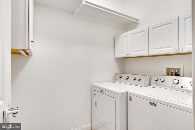 Building Photo - 906 Slaters Ln