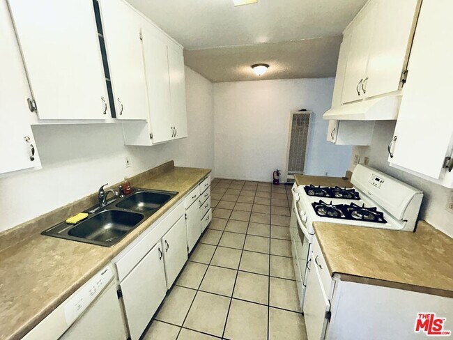 Building Photo - 8800 Cedros Ave