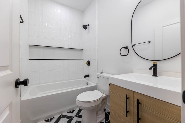 Building Photo - 243 W 74th St