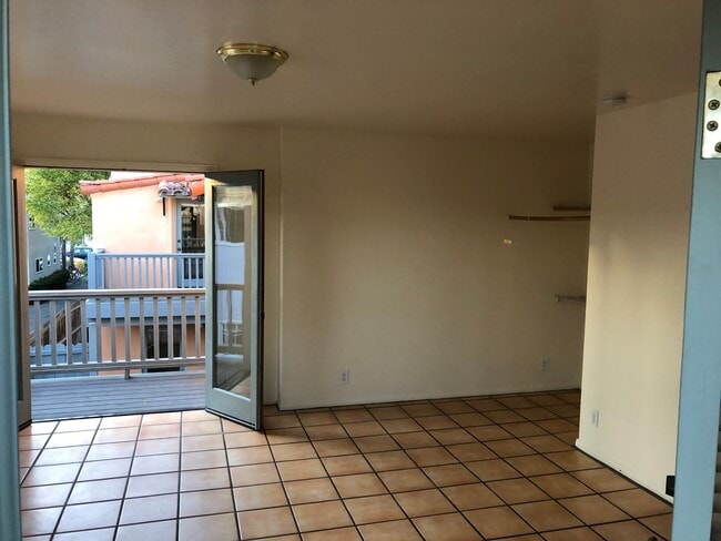 Building Photo - 6636 Del Playa Dr
