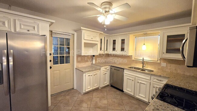 Building Photo - 7609 Linkside St