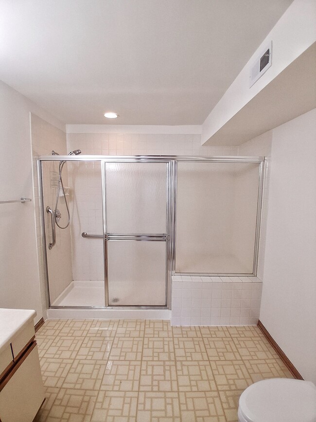 Master Bathroom - 224 Charleston Ct