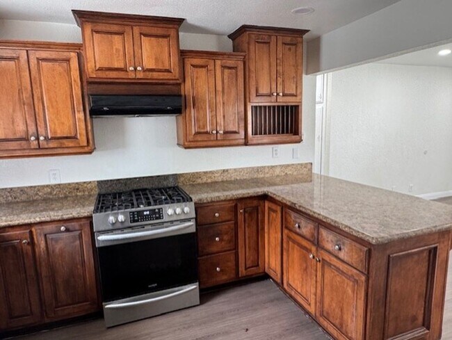 Building Photo - 2425 W Cameron St