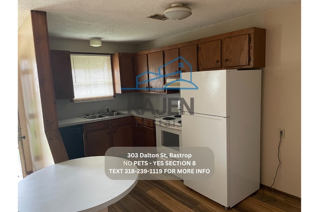 Building Photo - 303 Dalton St