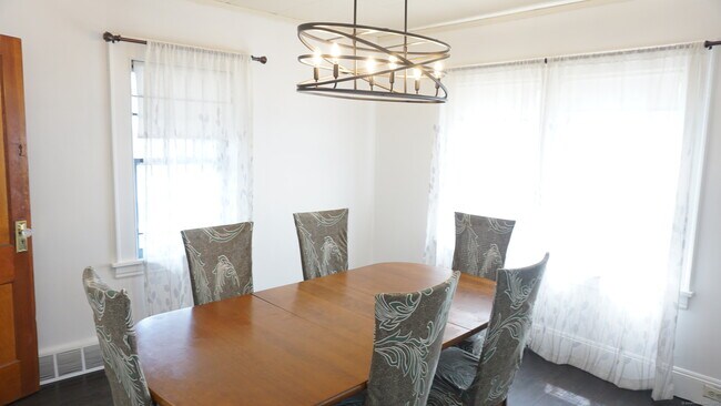 Building Photo - 314 Judson Pl