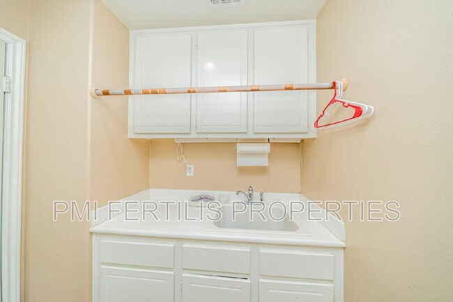 Building Photo - 12494 Breeze Ln