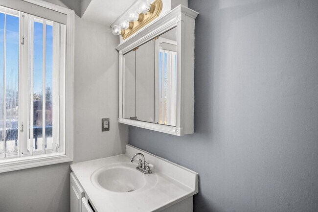 Building Photo - 1995 Tall Oaks Dr