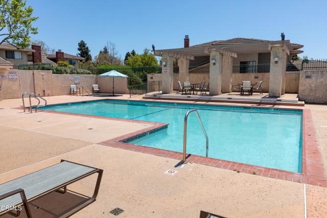 Building Photo - 985 Hawthorne Ln