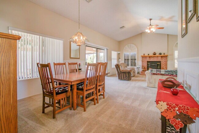 Building Photo - 14743 W Yosemite Dr