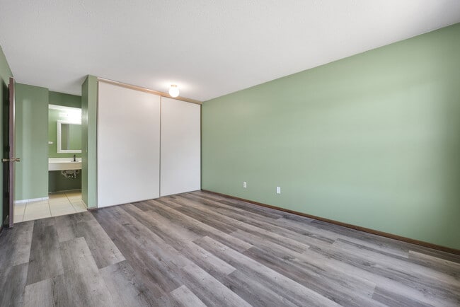 Building Photo - 950 Westbrooke Way