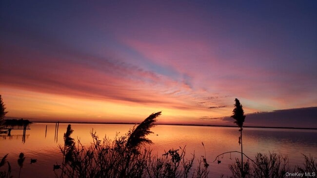 Building Photo - 40 Tuthill Point Rd