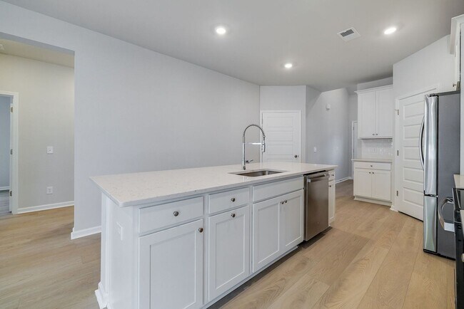 Building Photo - Modern 4BR Home in Gated Westbrook at Savannah Quarters