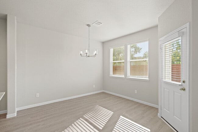 Building Photo - 839 Oakland Dr