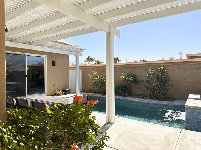 Building Photo - 13938 Avenida La Vis